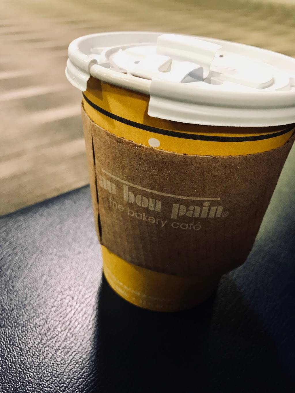 Au Bon Pain | cafe | 1 Laguardia Airport, Flushing, NY 11371, USA | 7186392516 OR +1 718-639-2516