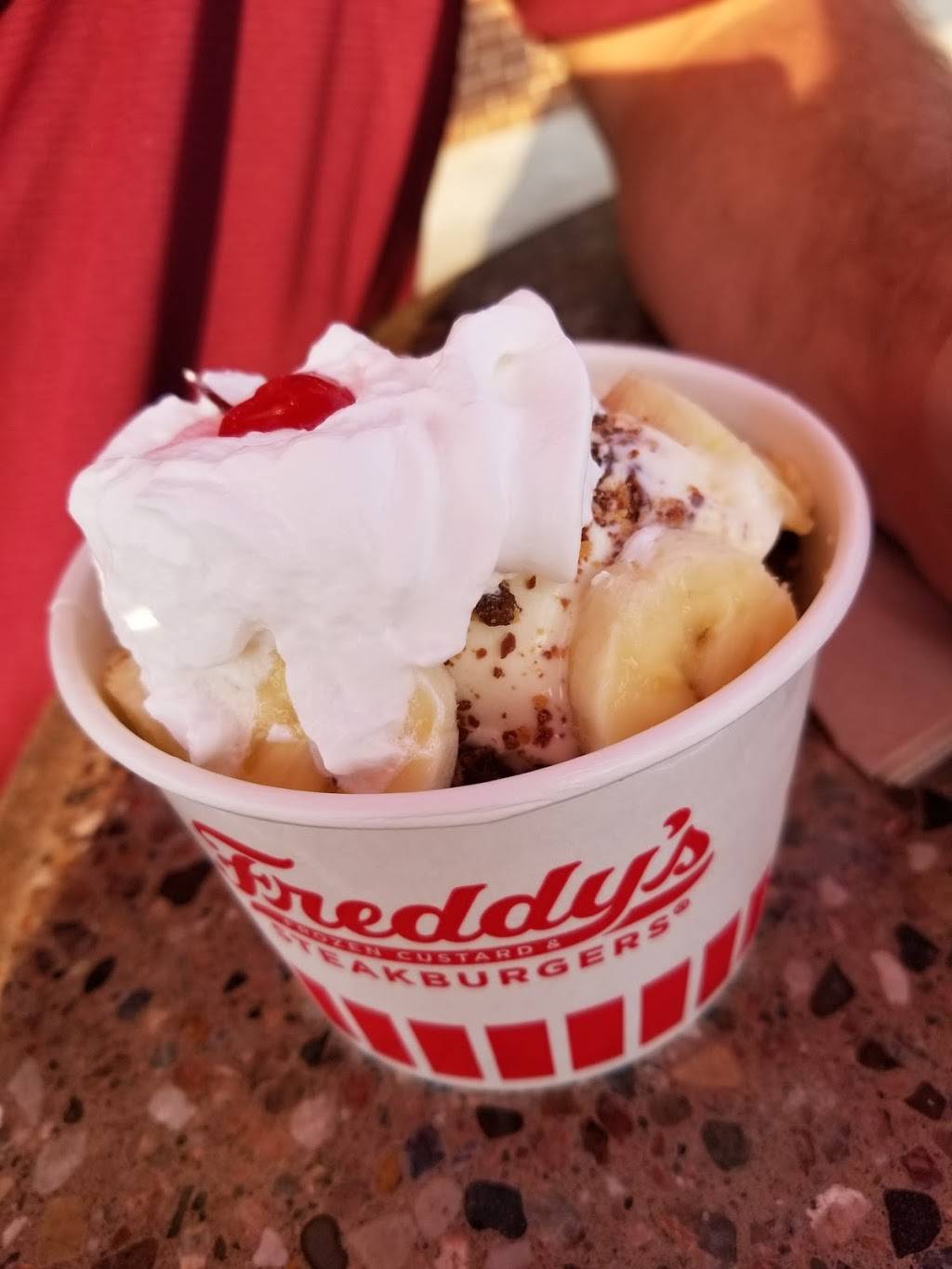 Freddys Frozen Custard & Steakburgers | restaurant | 28 S Gateway Dr, Fredericksburg, VA 22406, USA | 5403708140 OR +1 540-370-8140