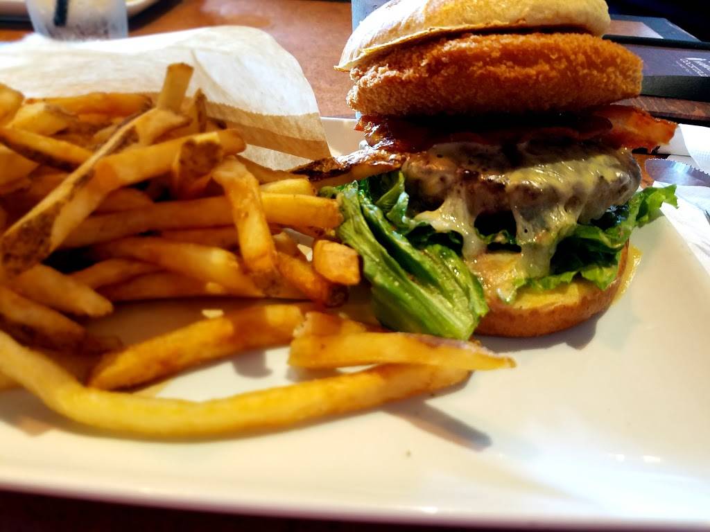 TGI Fridays | restaurant | 5 Centre Dr, Central Valley, NY 10917, USA | 8457827760 OR +1 845-782-7760