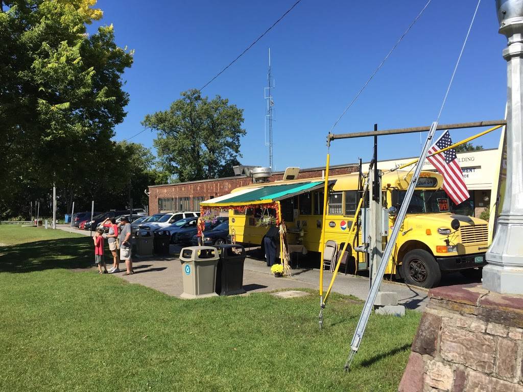 Beansies Bus | restaurant | 1 Sherman St, Burlington, VT 05401, USA | 8023437181 OR +1 802-343-7181