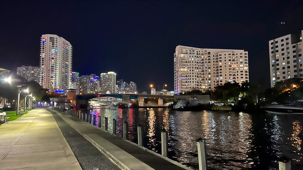 Garcias Seafood Grille & Fish Market | restaurant | 398 NW N River Dr, Miami, FL 33128, USA | 3053750765 OR +1 305-375-0765