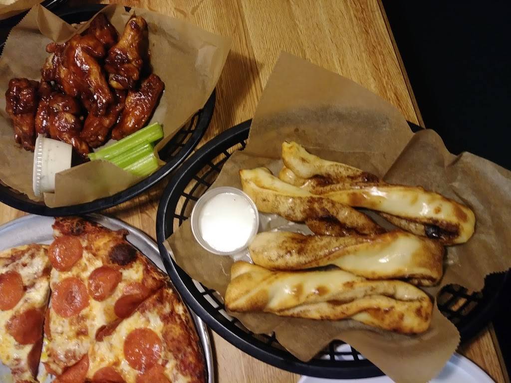 Round Table Pizza | meal delivery | 3212 S White Rd, San Jose, CA 95148, USA | 4082749574 OR +1 408-274-9574