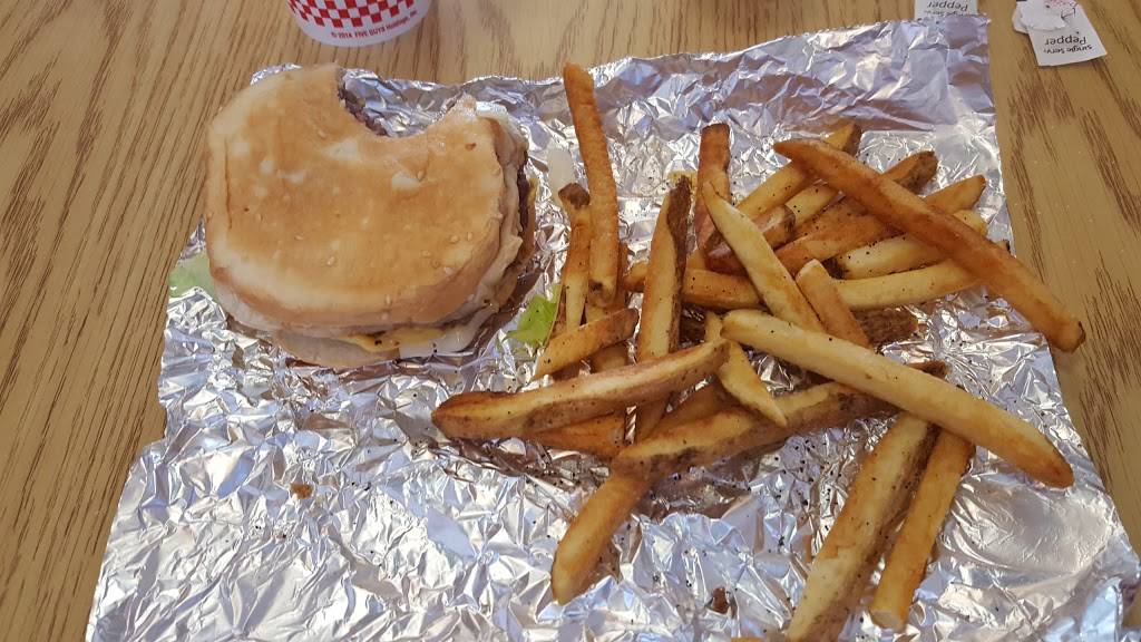 Five Guys | meal takeaway | 1767 Madison St, Clarksville, TN 37043, USA | 9319194344 OR +1 931-919-4344