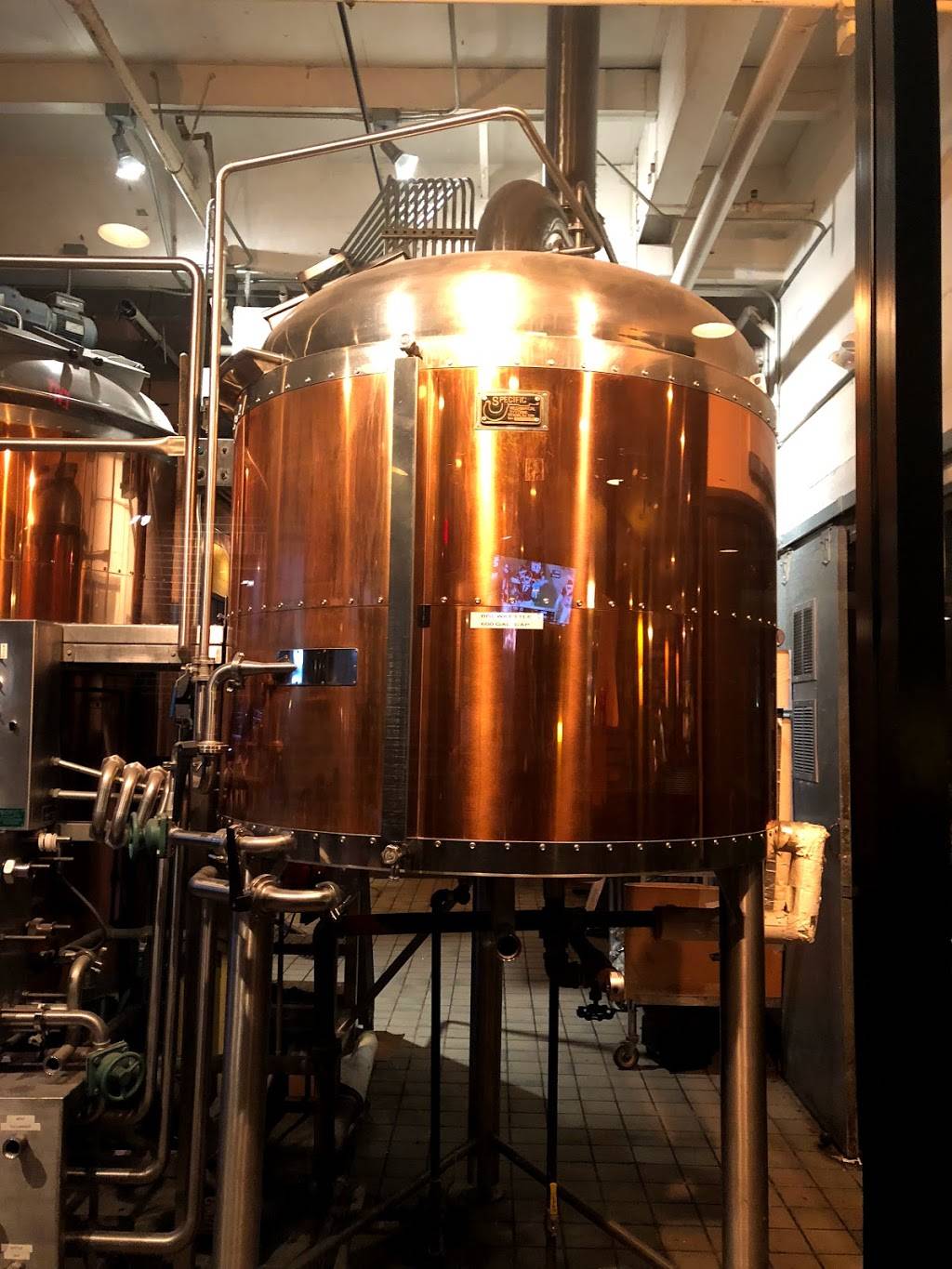 BJs Restaurant & Brewhouse | restaurant | 12105 N Center Ave, Portland, OR 97217, USA | 5032895566 OR +1 503-289-5566