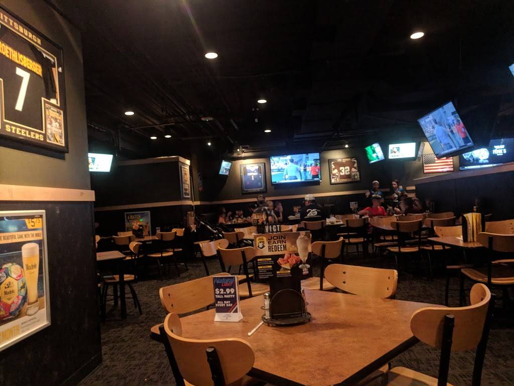 Buffalo Wild Wings | restaurant | 10 E Walnut St, Oxford, OH 45056, USA | 5135242999 OR +1 513-524-2999
