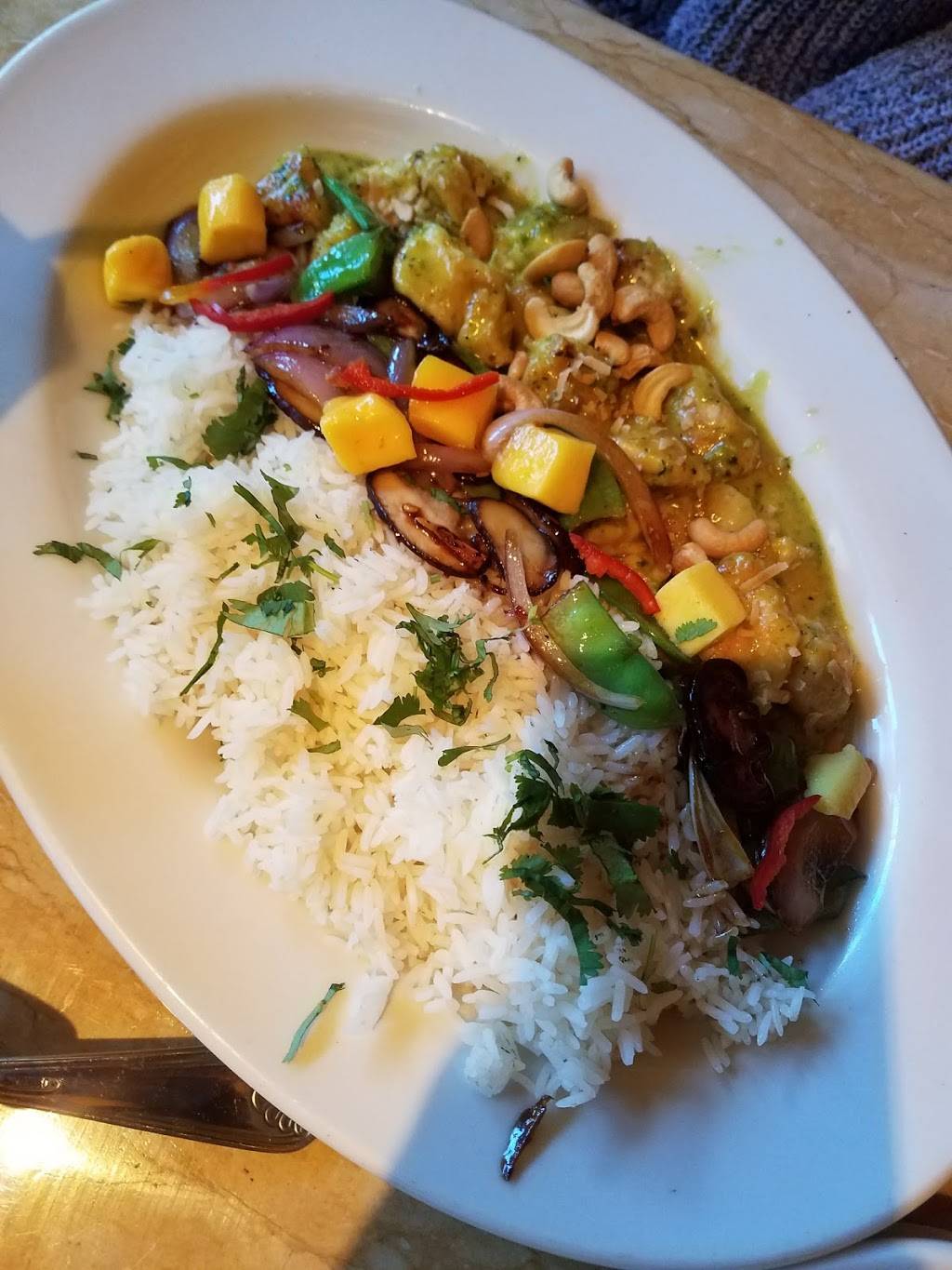 The Cheesecake Factory | restaurant | 24250 Town Center Dr #110, Valencia, CA 91355, USA | 6612861232 OR +1 661-286-1232