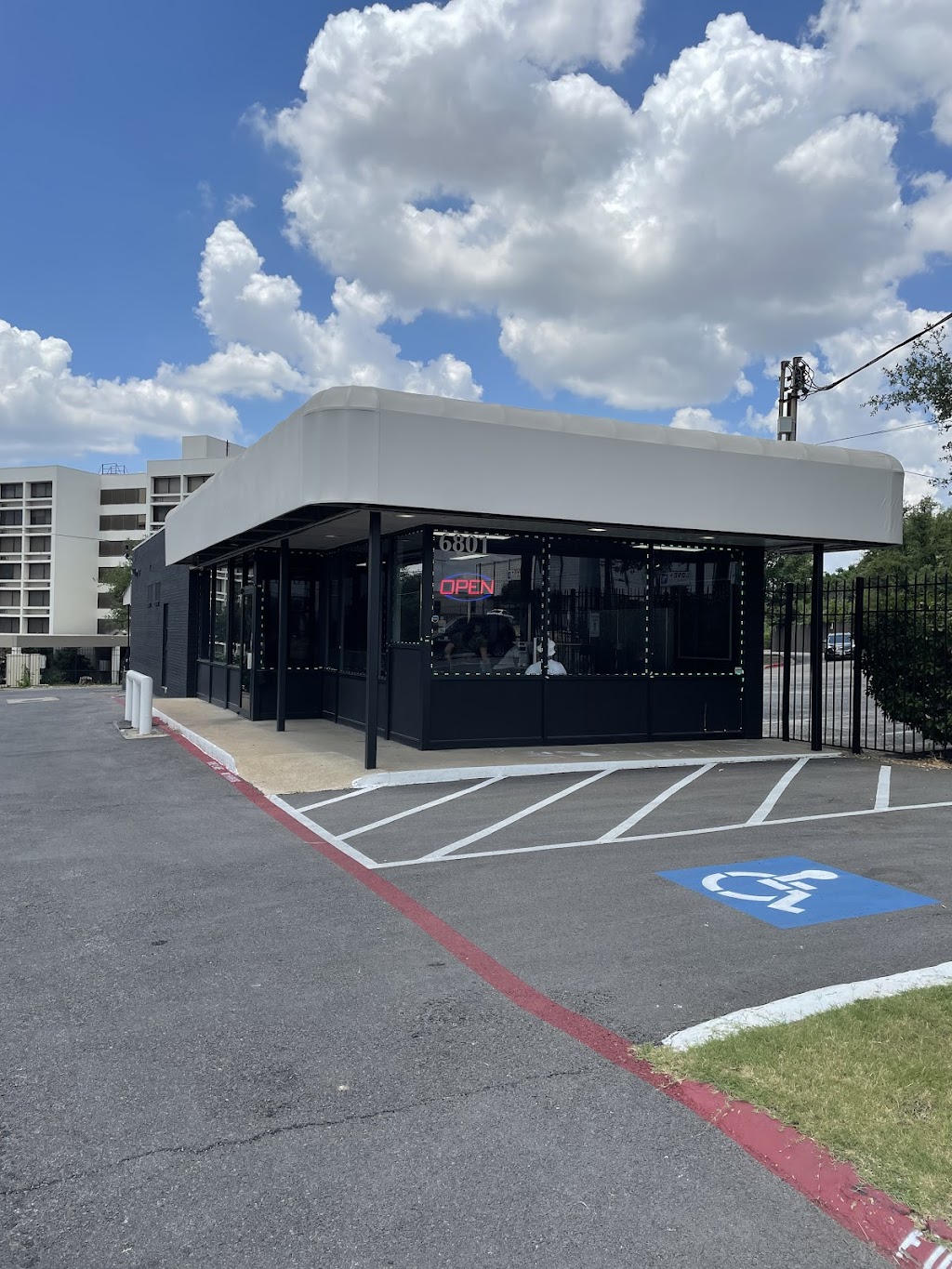 Tacebuds | restaurant | 6801 Harry Hines Blvd, Dallas, TX 75235, USA | 2143779112 OR +1 214-377-9112