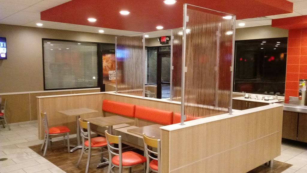 Burger King | restaurant | 2582 Monroe Rd, De Pere, WI 54115, USA | 9203390055 OR +1 920-339-0055