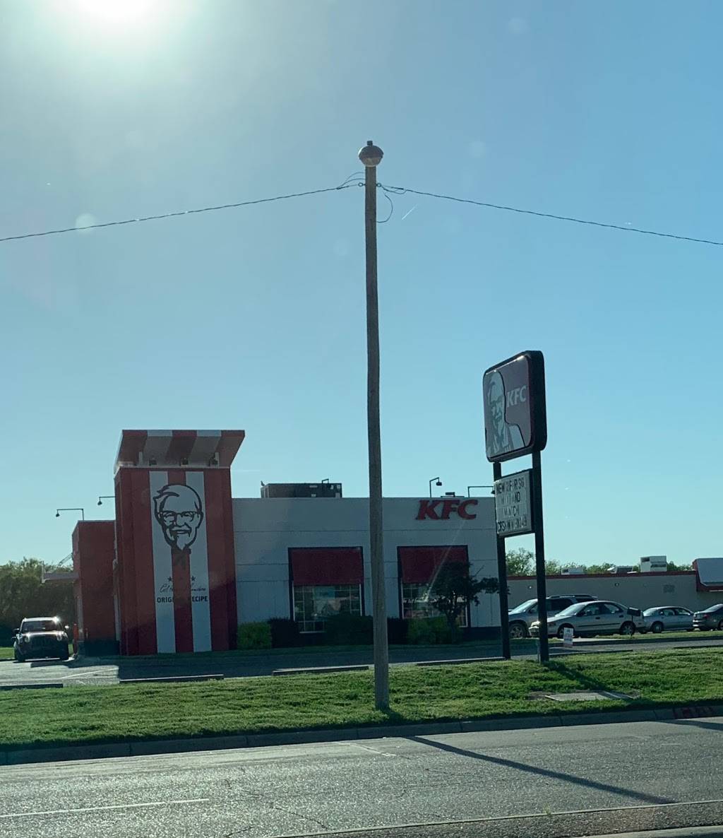 KFC | restaurant | 430 S Broadway Blvd, Salina, KS 67401, USA | 7858250322 OR +1 785-825-0322
