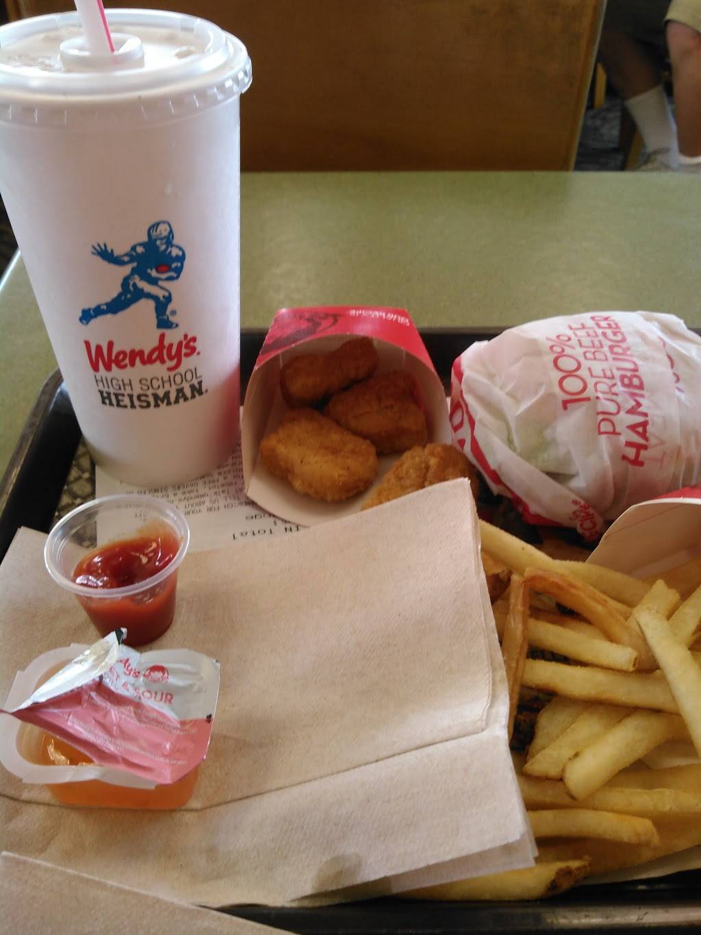 Wendys | restaurant | 1845 Vaughn Dr, Wood River, IL 62095, USA | 6182580813 OR +1 618-258-0813