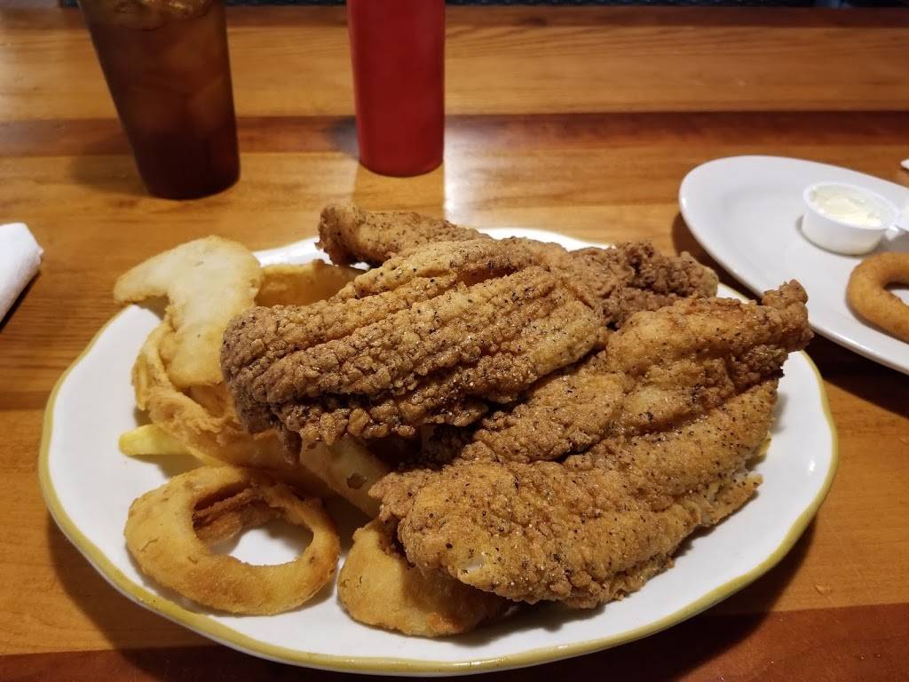 Captain Toms Seafood | restaurant | 1717 Boulevard, Colonial Heights, VA 23834, USA | 8045260005 OR +1 804-526-0005