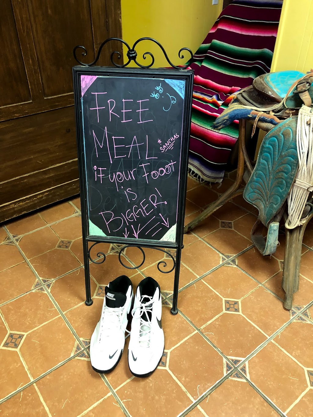 El Rancho | restaurant | 2716 S County Rd 1200, Midland, TX 79706, USA | 4326875499 OR +1 432-687-5499