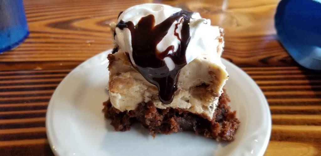 Breakwater | restaurant | 6308 Metropolitan Ln, Monona, WI 53713, USA | 6084165388 OR +1 608-416-5388