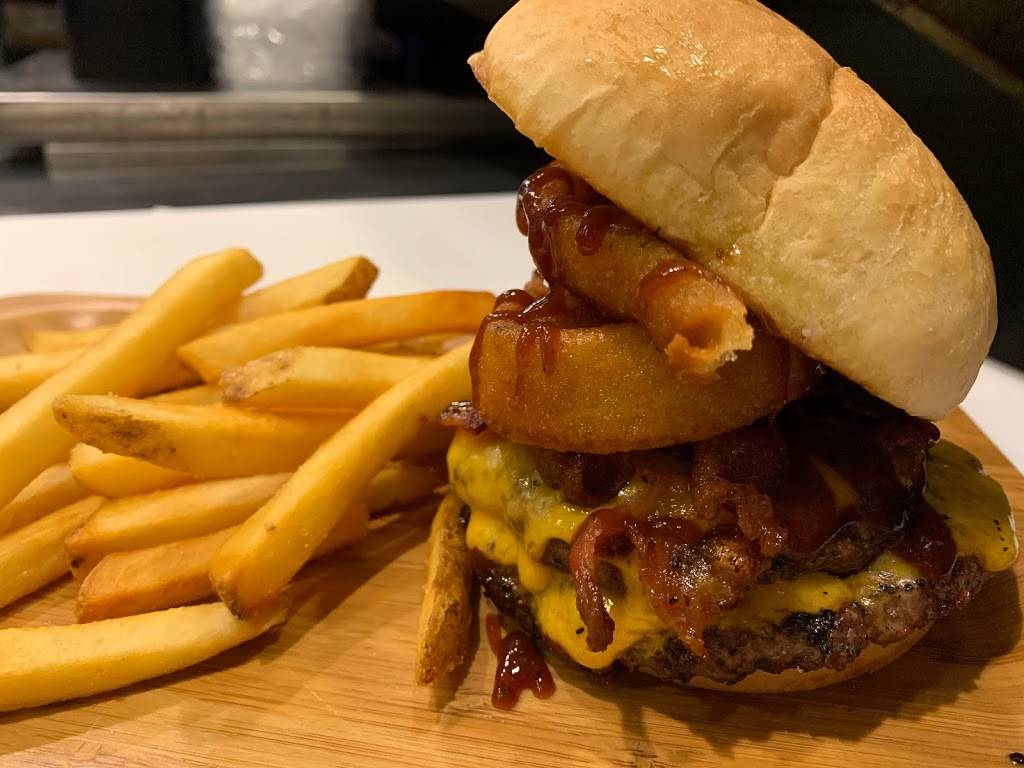 Wayne Webbs Columbus Bowl & TRISTANS PIZZA & WINGS | restaurant | 3224 S High St, Columbus, OH 43207, USA | 6144917155 OR +1 614-491-7155