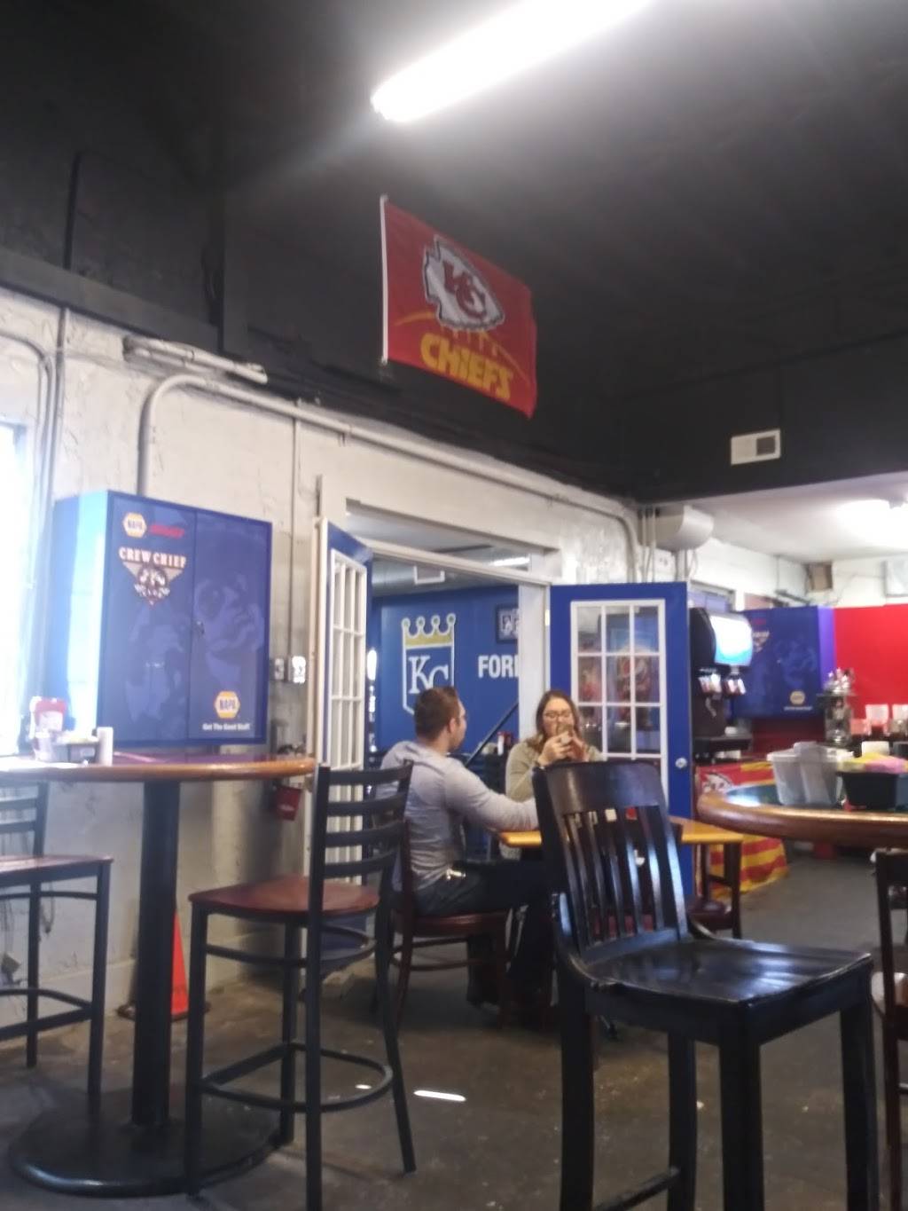 The Garage | restaurant | 1400 S Commercial St, Harrisonville, MO 64701, USA | 8169250398 OR +1 816-925-0398