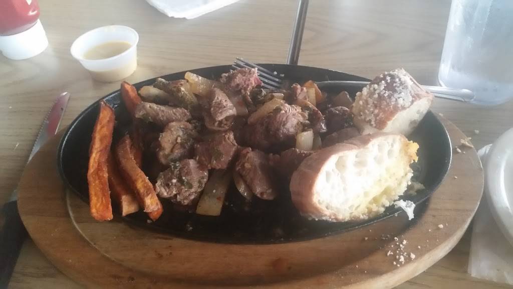 George Murphys at the Creek | restaurant | 36000 W Seven Mile Rd, Livonia, MI 48152, USA | 2484731300 OR +1 248-473-1300