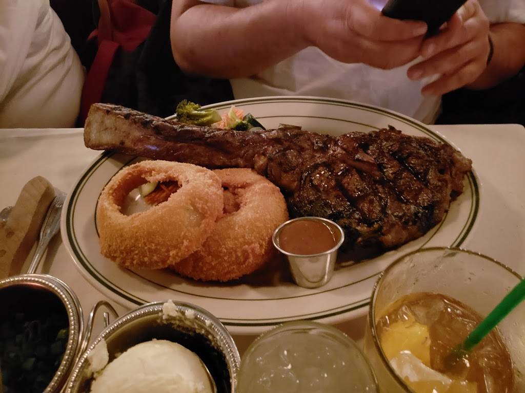 Tee-Off Restaurant and Lounge | restaurant | 3627 State St, Santa Barbara, CA 93105, USA | 8056871616 OR +1 805-687-1616