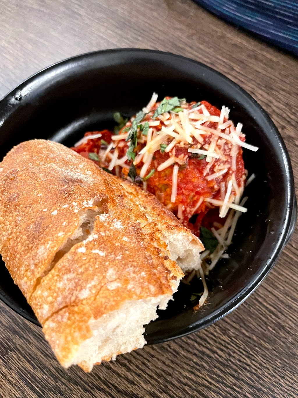 Lola’s Kitchen and Bar | restaurant | 201 S High St, Columbus, OH 43215, USA | 6143725462 OR +1 614-372-5462