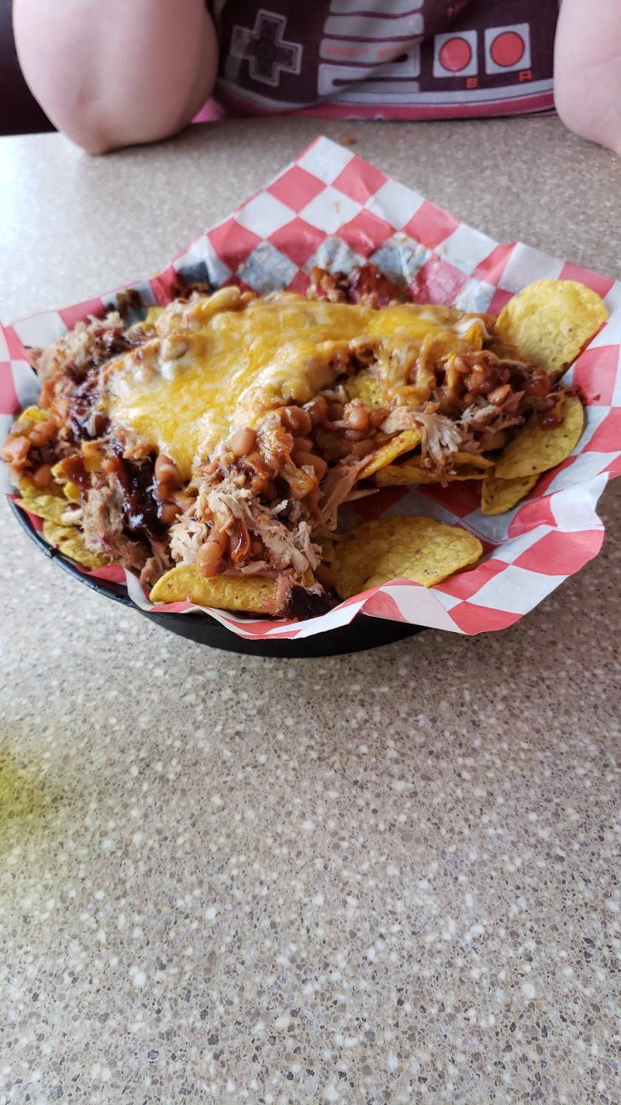 Triple E Bar-B-Q East | restaurant | 906 E Deyoung St, Marion, IL 62959, USA | 6189971369 OR +1 618-997-1369