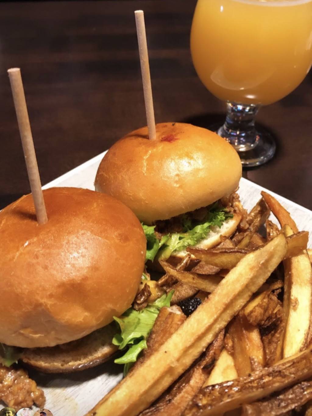 Sauced Taproom & Kitchen | restaurant | 14701-4, Detroit Ave, Lakewood, OH 44107, USA | 2163039213 OR +1 216-303-9213