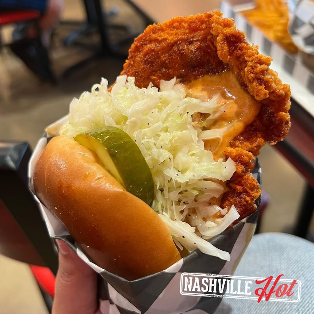 Hangry Joes Hot Chicken & Wings | meal takeaway | 12336 Towncenter Plz, Sterling, VA 20164, USA | 5714407111 OR +1 571-440-7111