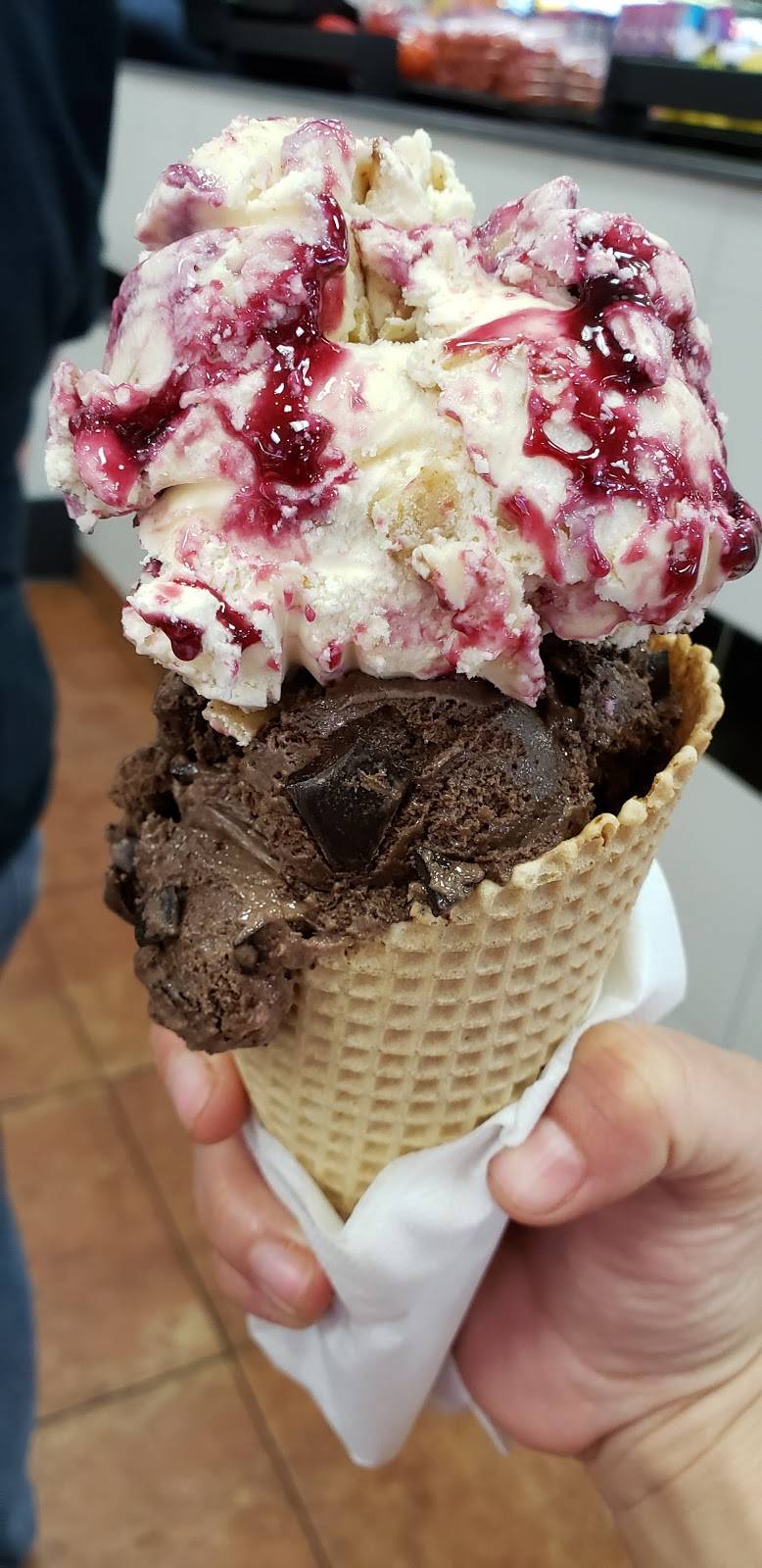 Braums Ice Cream & Burger Restaurant | restaurant | 2922 W University Dr, Denton, TX 76201, USA | 9405661634 OR +1 940-566-1634