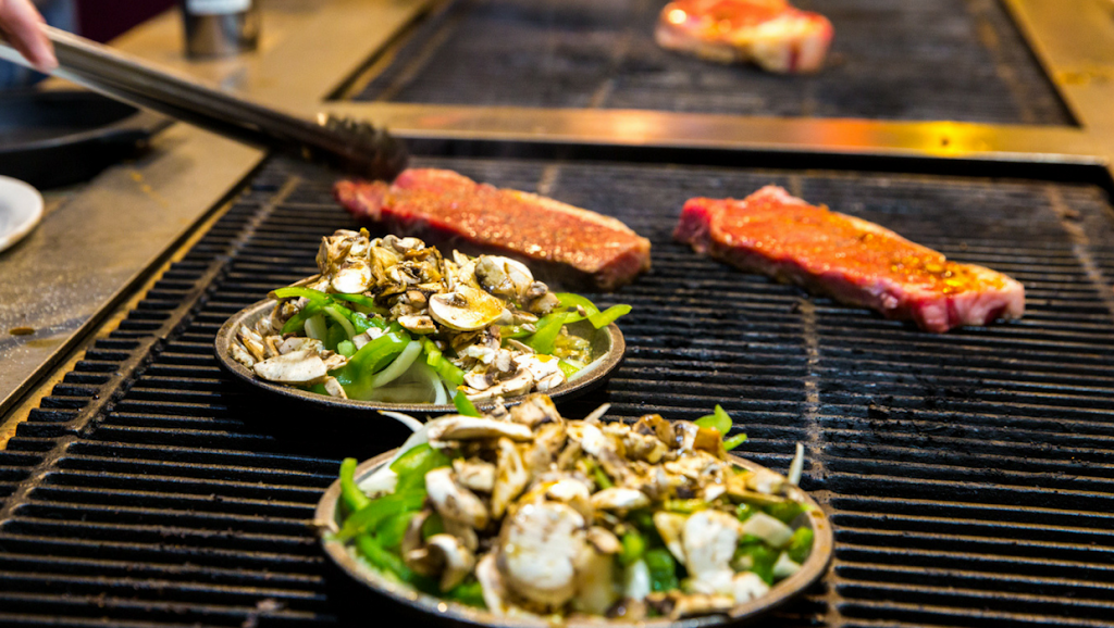 Mint Steakhouse | restaurant | 347 Blue River Pkwy, Silverthorne, CO 80498, USA | 9704685247 OR +1 970-468-5247