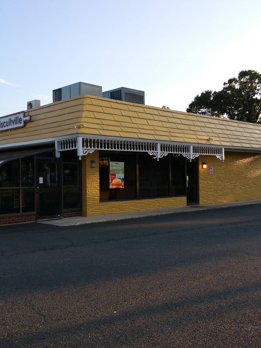 Biscuitville | cafe | 4764 S Amherst Hwy, Madison Heights, VA 24572, USA | 4345280507 OR +1 434-528-0507