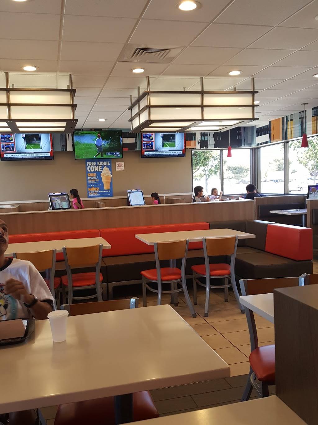 Burger King | restaurant | 1103 Country Club Dr, Madera, CA 93638, USA | 5596730882 OR +1 559-673-0882
