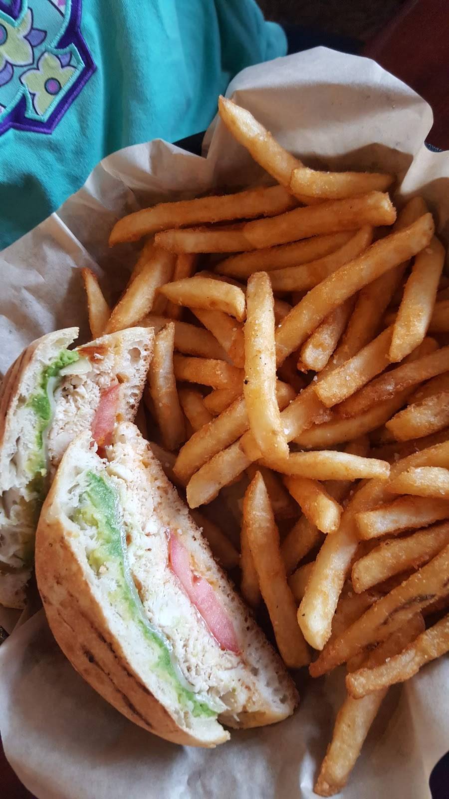 Jakes Place | restaurant | 1041 Harbour Inn Lane, Moneta, VA 24121, USA | 5402974732 OR +1 540-297-4732