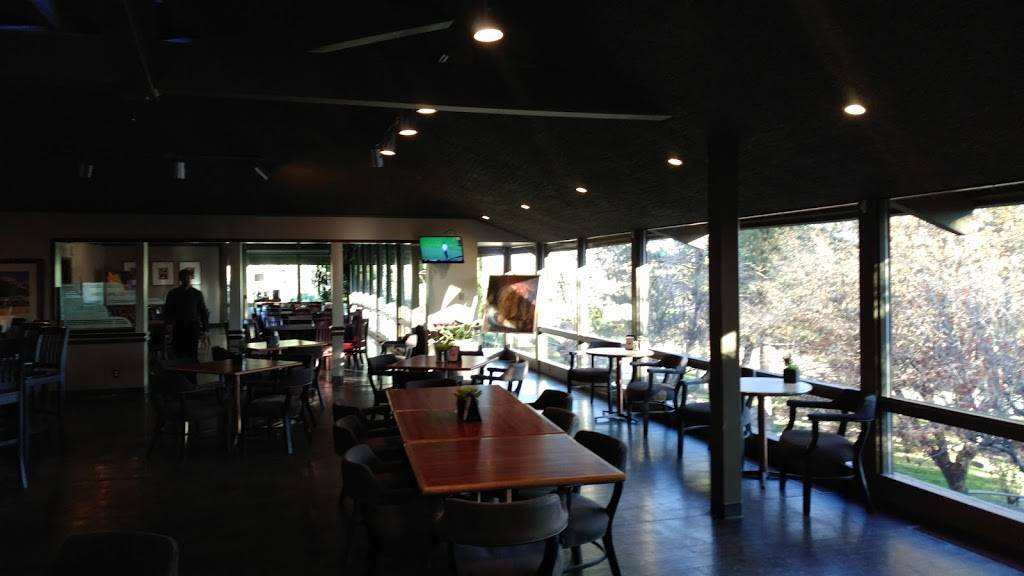 19th Hole Lounge At Lakeridge | restaurant | 1291-1299 Golf Club Dr, Reno, NV 89519, USA | 7758252200 OR +1 775-825-2200