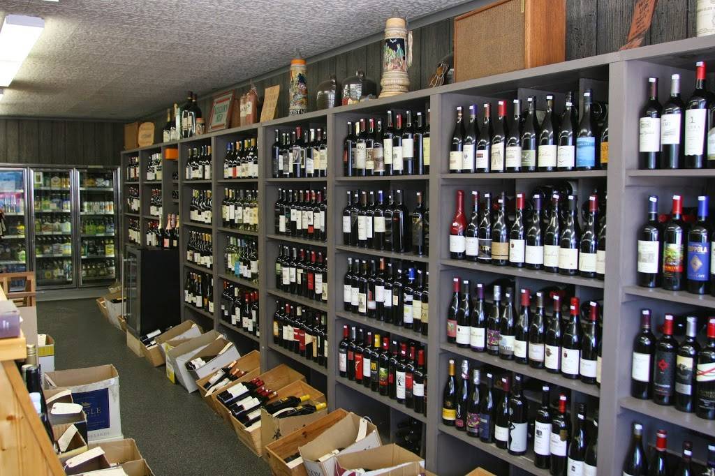 Gurneys Harbor Bottle Shop | restaurant | 215 E Main St, Harbor Springs, MI 49740, USA | 2315265472 OR +1 231-526-5472