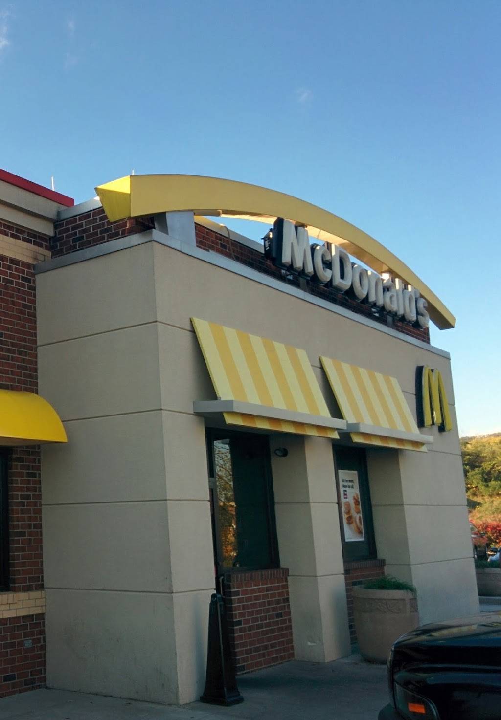 McDonalds | cafe | 3700 Mountain Rd, Bernville, PA 19506, USA | 6104887375 OR +1 610-488-7375