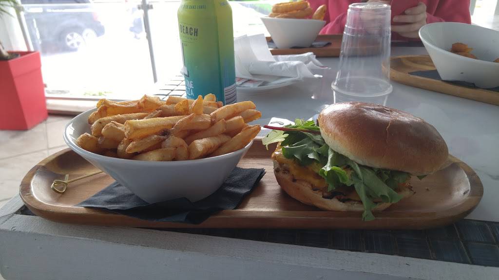 South Beach Resto + Lounge | restaurant | 31 Beach Dr, Wasaga Beach, ON L9Z 2K2, Canada | 7053525500 OR +1 705-352-5500