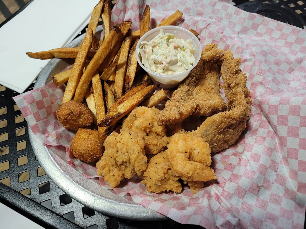 The Sandbar | restaurant | 1 Marina Dr, Selma, AL 36701, USA | 3348771444 OR +1 334-877-1444