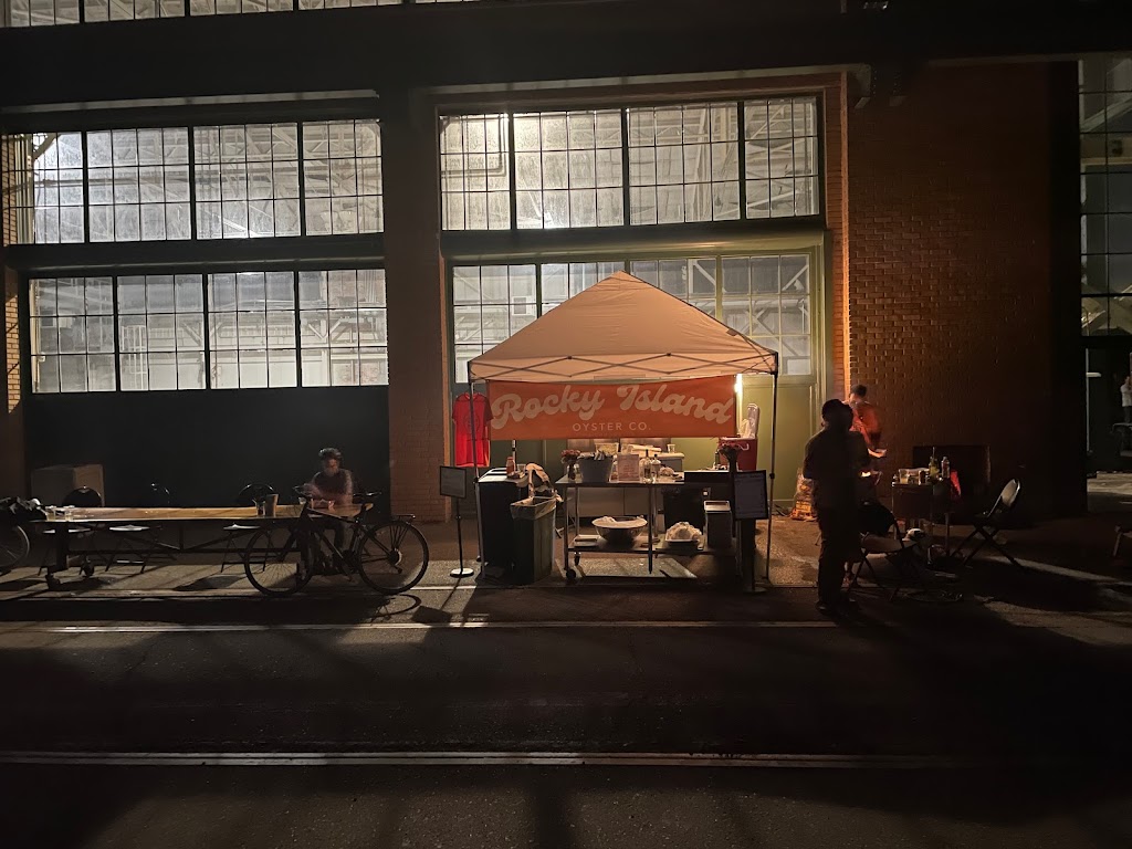 Rocky Island Oyster Co | restaurant | 1414 Harbour Way S, Richmond, CA 94804, USA | 5102156025 OR +1 510-215-6025