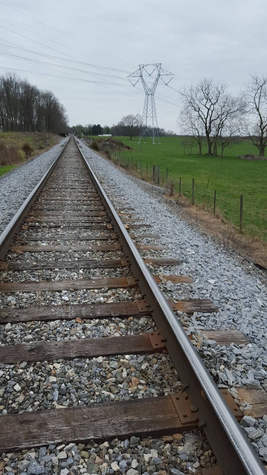 Railside Market | restaurant | 2871 Summit Point Rd, Summit Point, WV 25446, USA | 3047240012 OR +1 304-724-0012