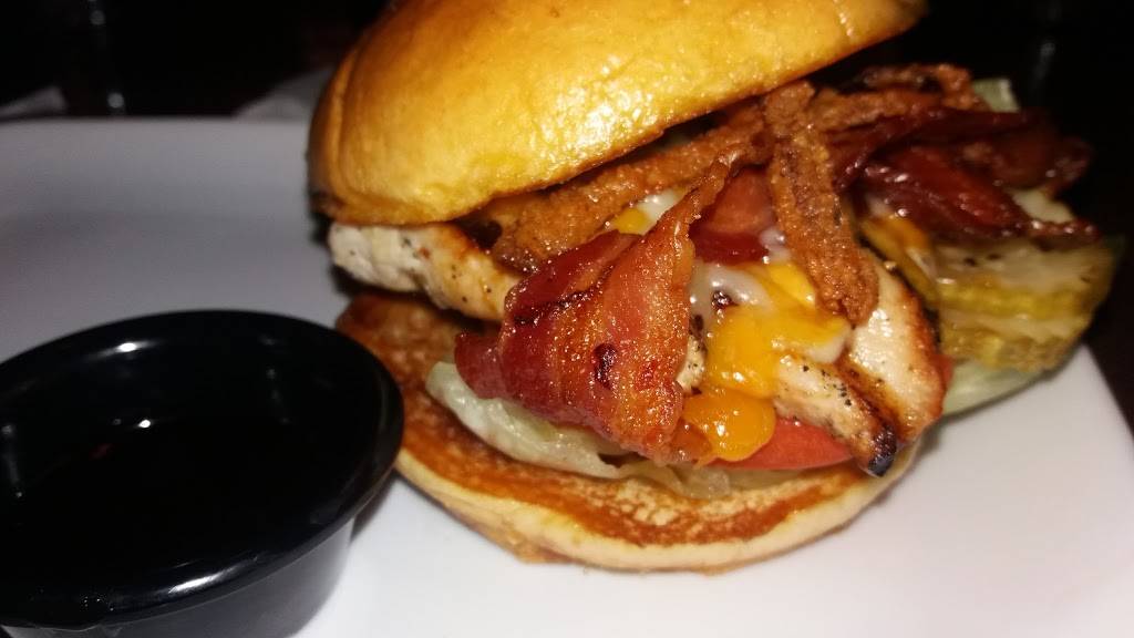 TGI Fridays | restaurant | 401 N Harlem Ave, Oak Park, IL 60301, USA | 7084458249 OR +1 708-445-8249