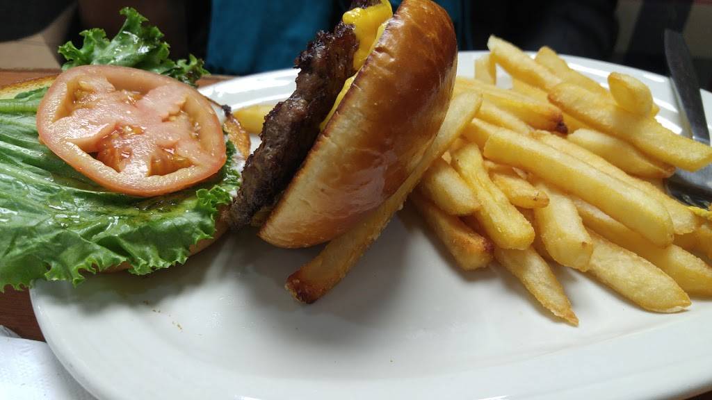 Friendlys | restaurant | 9165 Ridge Ave, Philadelphia, PA 19128, USA | 2154872233 OR +1 215-487-2233