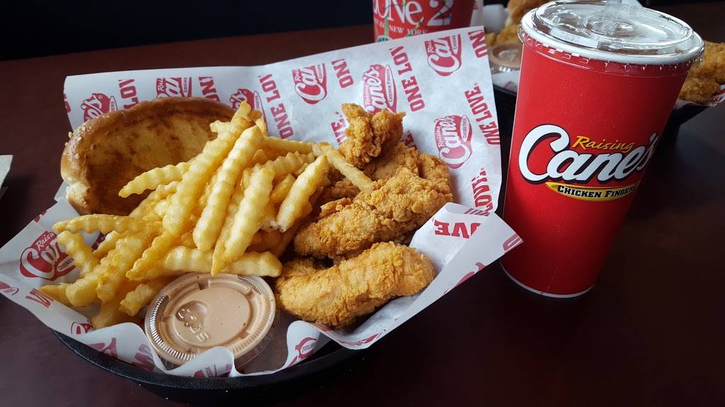 Raising Canes Chicken Fingers | meal takeaway | 2586 E League City Pkwy, League City, TX 77573, USA | 2815354784 OR +1 281-535-4784