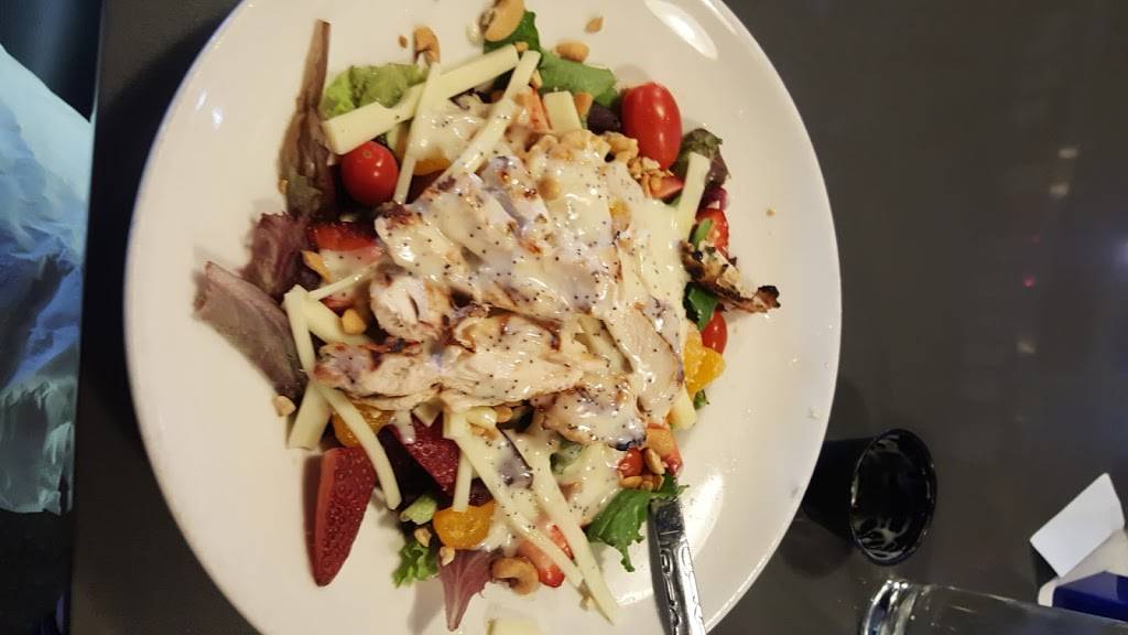 Uccellos Ristorante- East Beltline GR | meal takeaway | 2630 E Beltline Ave SE, Grand Rapids, MI 49546, USA | 6169542002 OR +1 616-954-2002