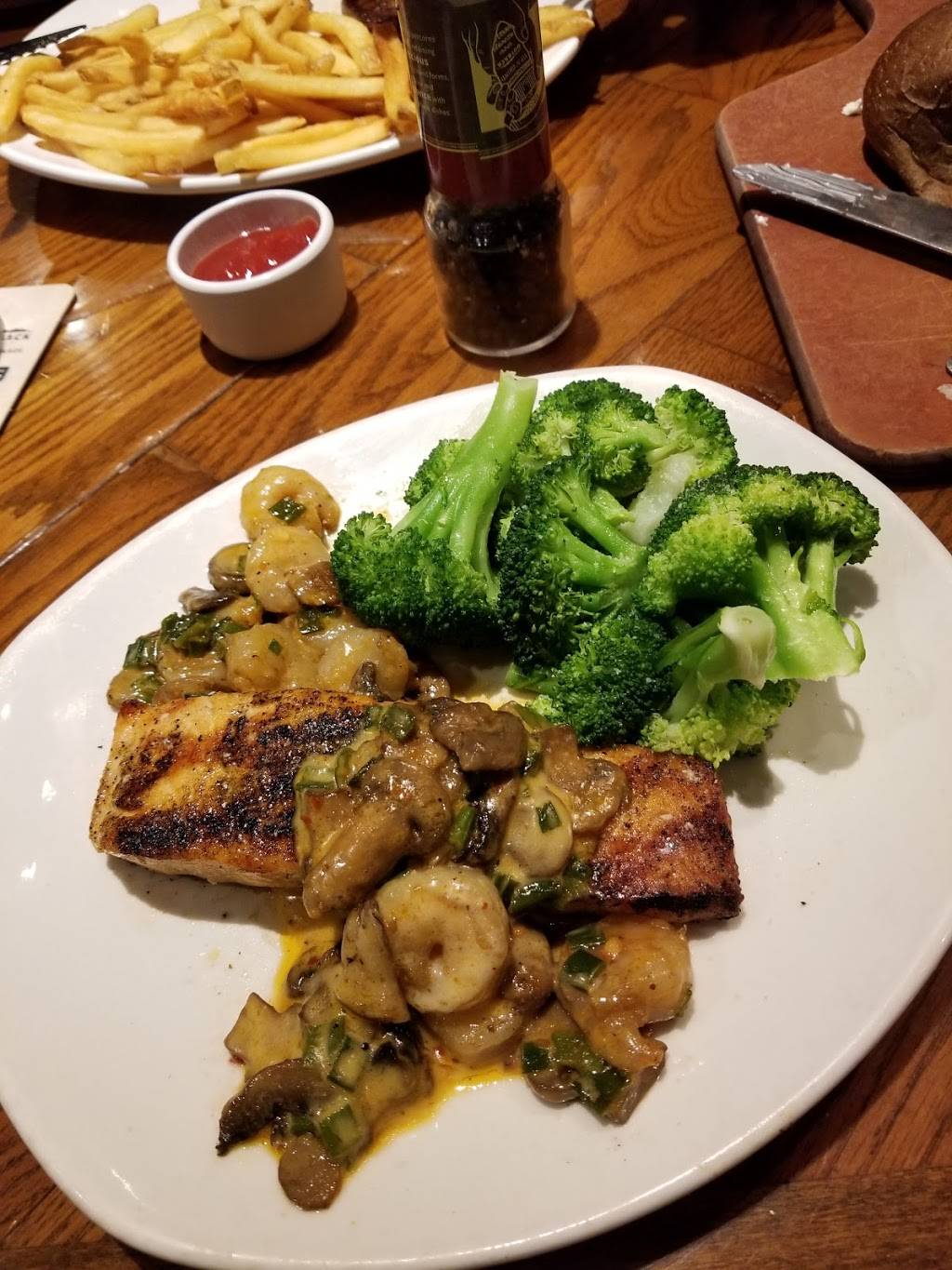 Outback Steakhouse | restaurant | 5704 S Broadway Ave, Tyler, TX 75703, USA | 9035098193 OR +1 903-509-8193