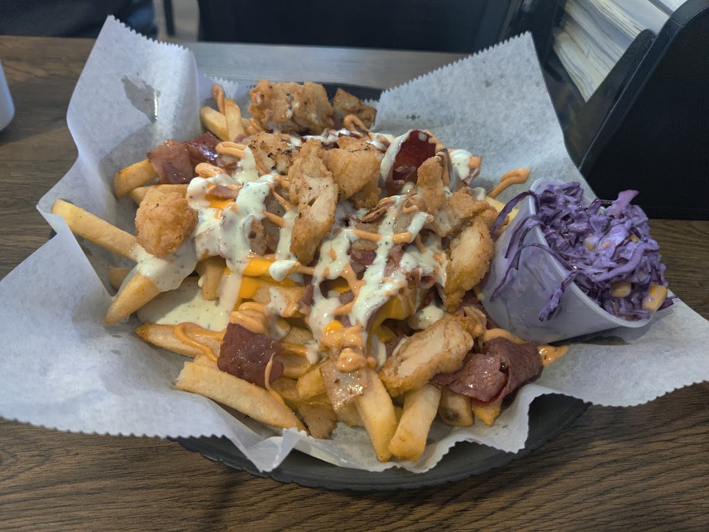 IceBurg | restaurant | 22145 W Outer Dr, Dearborn, MI 48124, USA | 3137685111 OR +1 313-768-5111