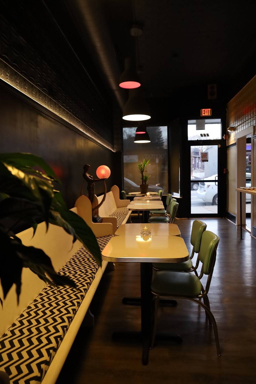 Rutchada Thai Cuisine | restaurant | 153 Belgrade Ave, Roslindale, MA 02131, USA | 6179428385 OR +1 617-942-8385