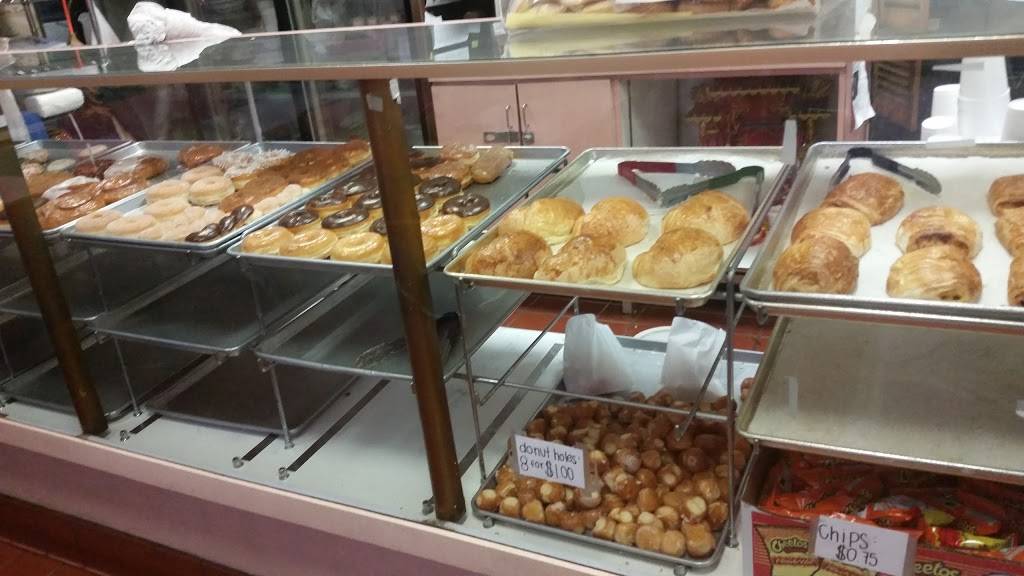 Yummy Donuts Top Burger | bakery | 5656 Santa Monica Blvd # A, Los Angeles, CA 90038, USA | 3238569978 OR +1 323-856-9978