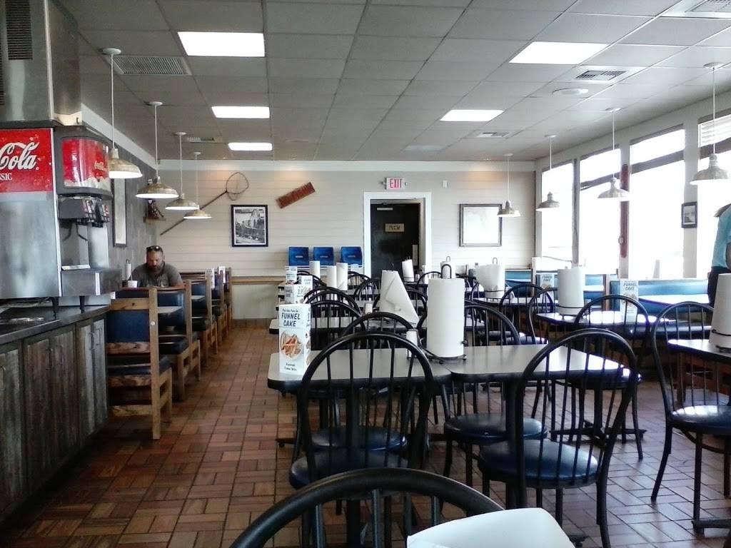 Captain Ds | restaurant | 649 Carlyle Ave, Belleville, IL 62221, USA | 6182352001 OR +1 618-235-2001