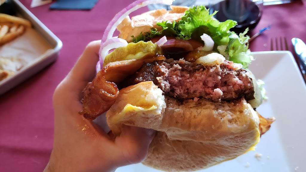 Annie Baileys Irish Pub | restaurant | 2850, 28-30 E King St, Lancaster, PA 17602, USA | 7173934000 OR +1 717-393-4000