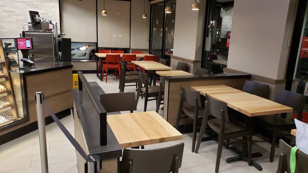Tim Hortons | restaurant | 2700 Rue Ontario E, Montréal, QC H1K 0E2, Canada | 5145261707 OR +1 514-526-1707