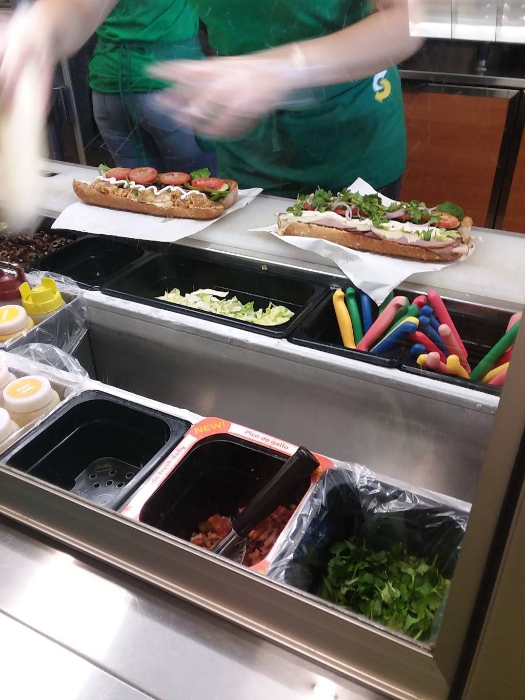 Subway Restaurants | restaurant | 10921 Atlantic Ave, Lynwood, CA 90262, USA | 3106080688 OR +1 310-608-0688