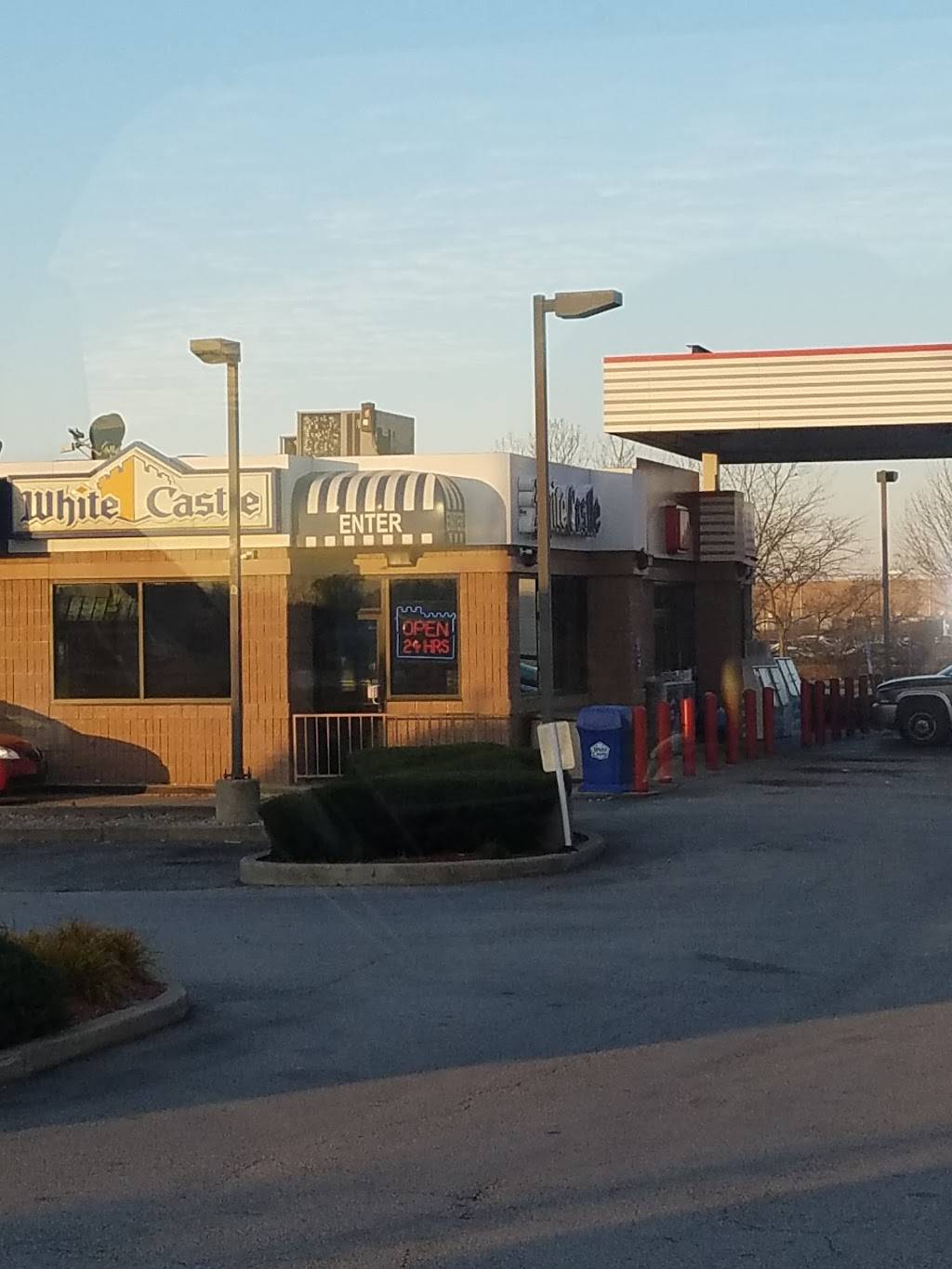 White Castle | restaurant | 9600 Calumet Ave, Munster, IN 46321, USA | 2199247240 OR +1 219-924-7240